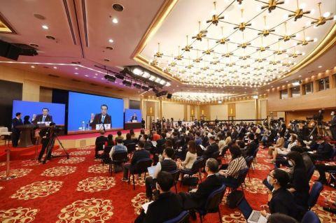 李克強(qiáng)：今年政府支出更多向民生領(lǐng)域傾斜，特別是義務(wù)教育和基本醫(yī)療